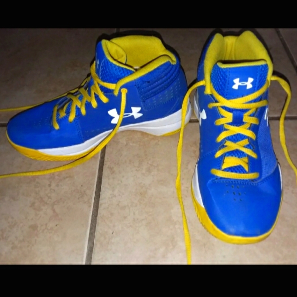 3.5Y Boys under armour shoes basketball